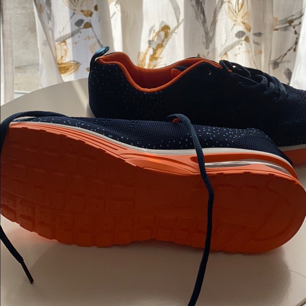 Running Shoes - Picture 3 of 4